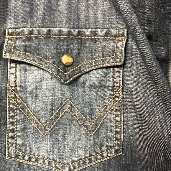Denim snap shirt - Picture 2 of 4